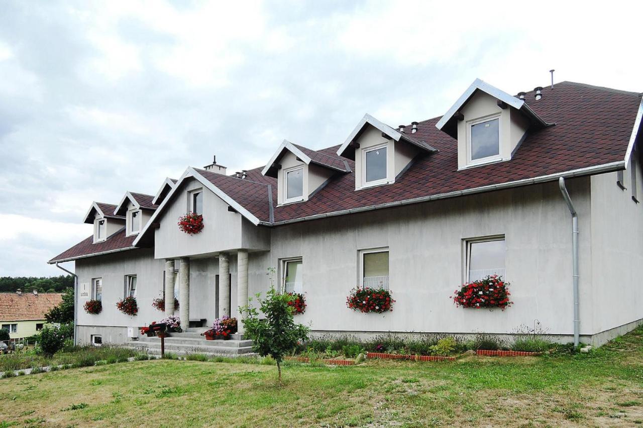 Semi-Detached Big House In Kolczewo Located Close To The Lake Exterior foto